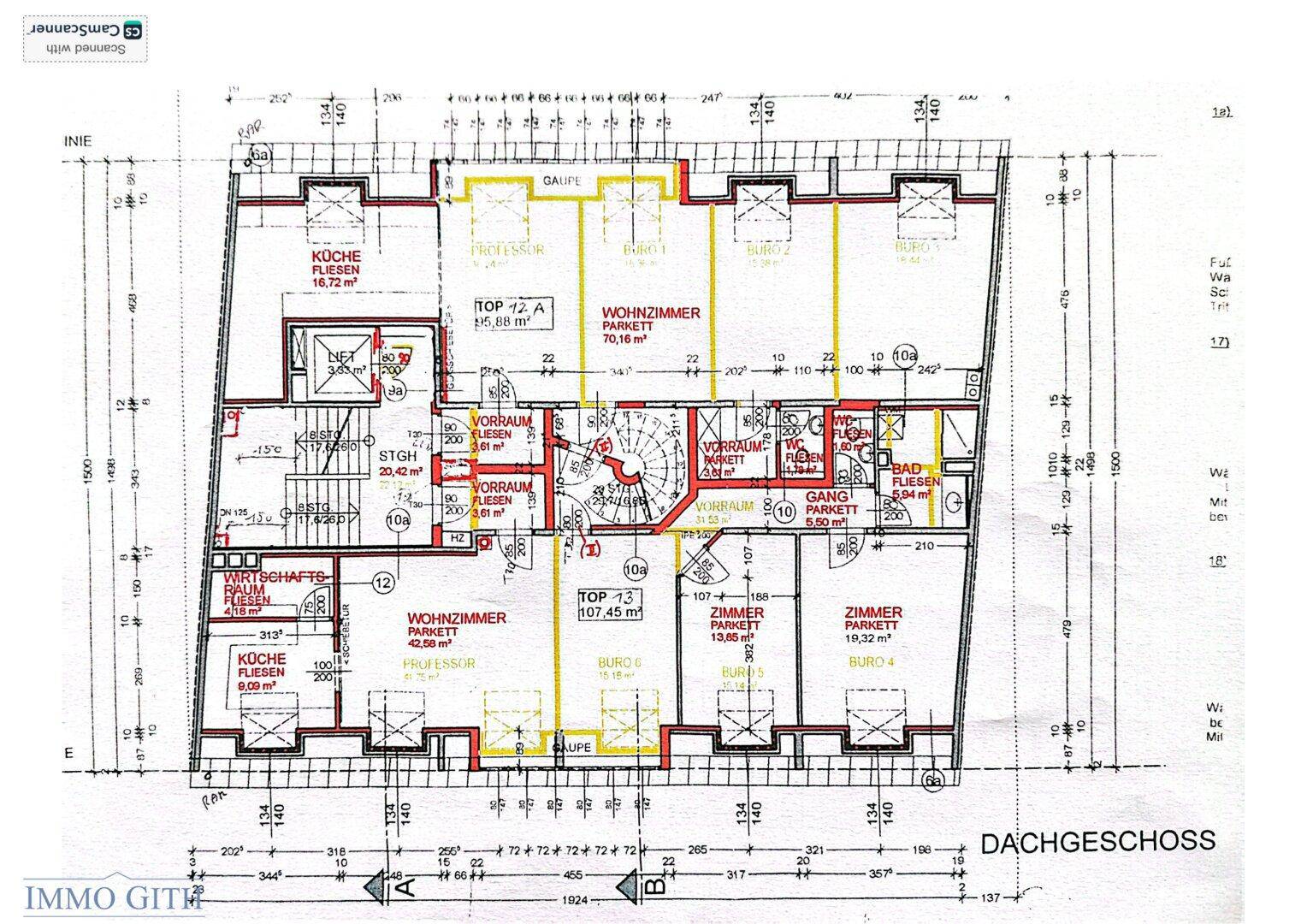 Grundriss des Dachgeschosses mit Wohnzimmer, Küche und mehreren Zimmern, gut aufgeteilt.