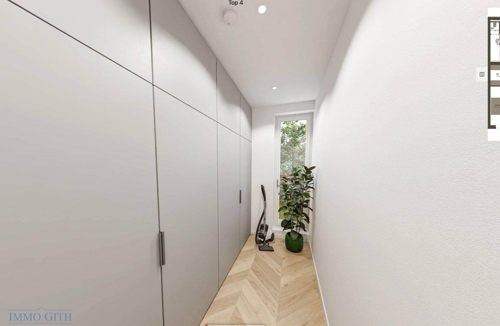 Heller Flur mit praktischen Einbauschränken und Fenster für natürliches Licht.