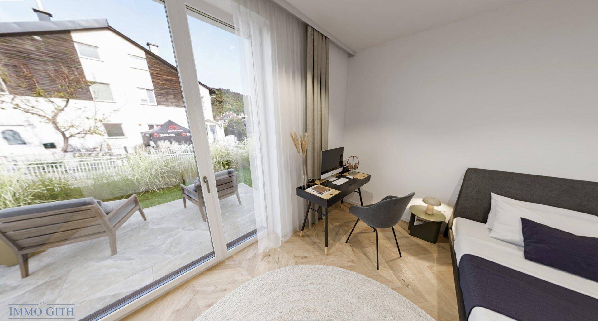Helles Zimmer mit Schreibtisch, Holzboden und Zugang zu einer privaten Terrasse.