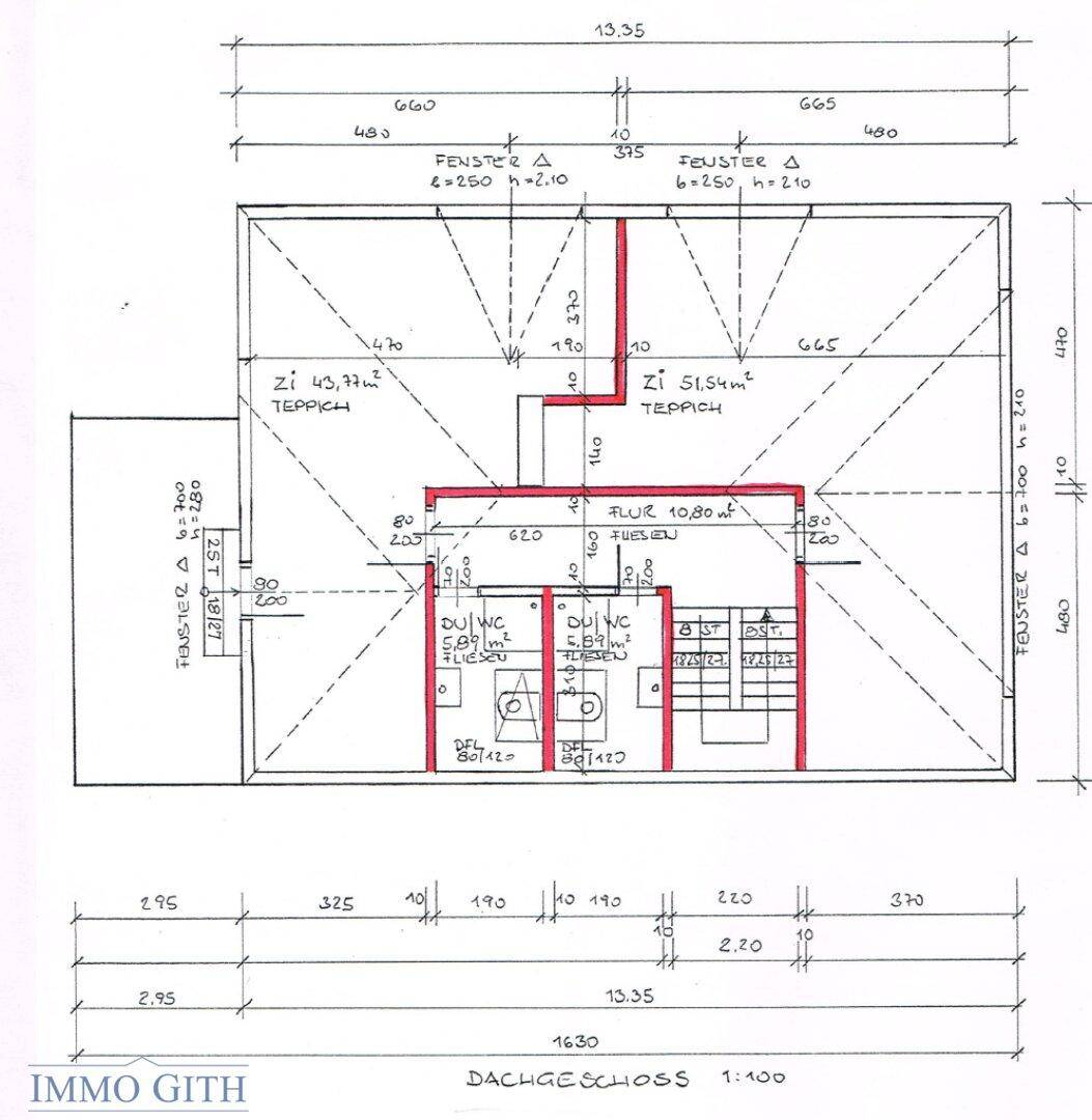 Grundriss des Dachgeschosses mit zwei Zimmern, Flur und zwei Bädern unter Dachschrägen.