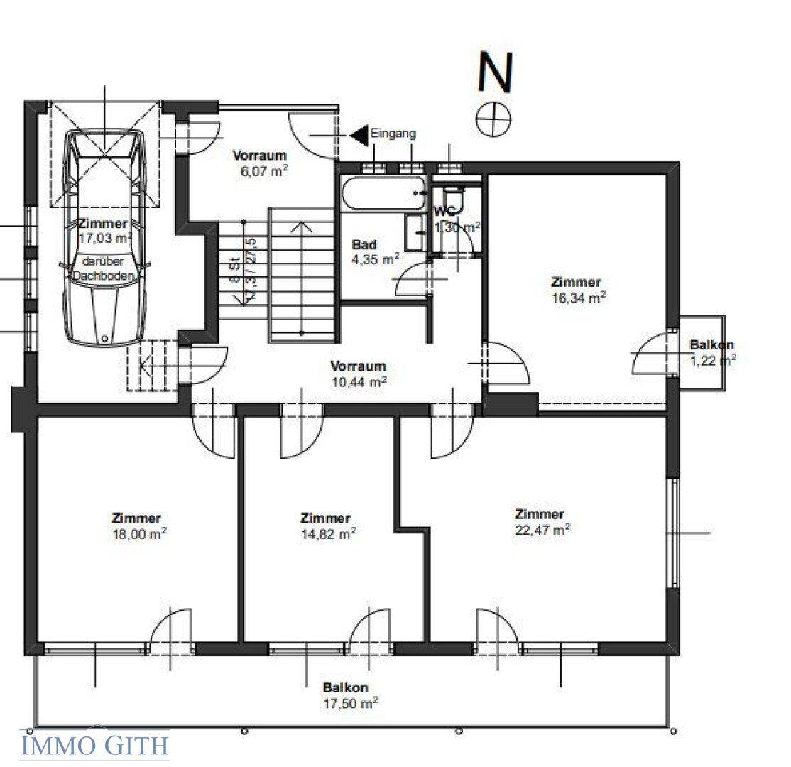 Grundriss des Obergeschosses mit mehreren Zimmern, Bad und langem Balkon.
