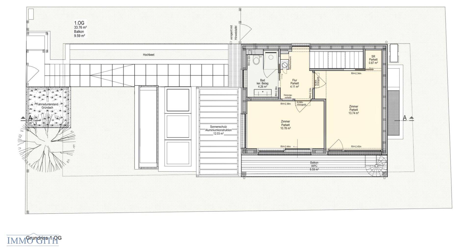 Grundriss des Obergeschosses mit zwei Schlafzimmern, Bad und einem Balkon.
