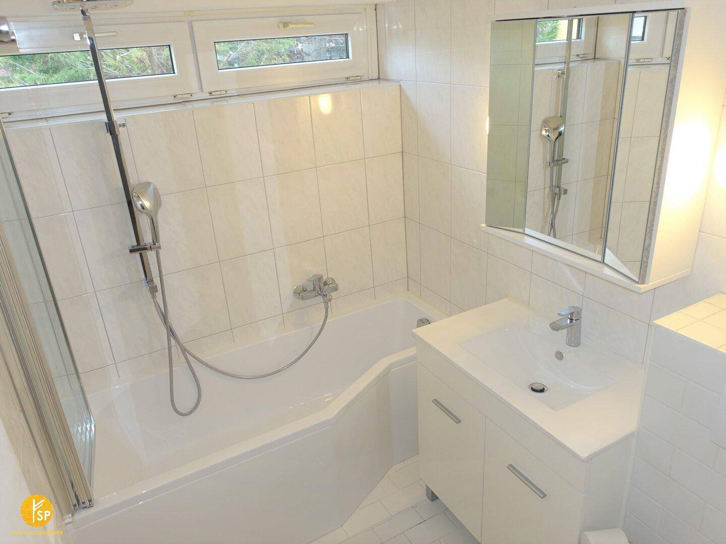 VORBEREITUNG für AB OKTOBER- WARMMIETE!!! Zauberhaftes Reihenhaus, Zweitbezug frisch saniert, Atrium,Klimaanlage! - Mehr