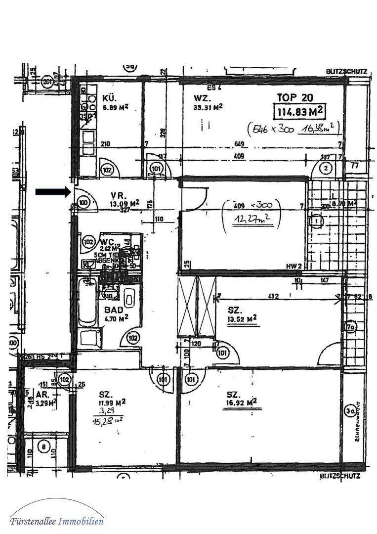 Grundriss einer Wohnung mit mehreren Zimmern, Bad, separatem WC und Balkon, insgesamt 114,83 m².