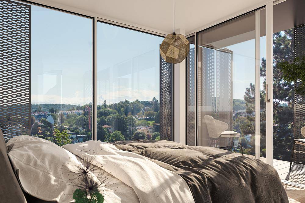 Helles Schlafzimmer mit bodentiefen Fenstern und weitem Blick über die Landschaft.