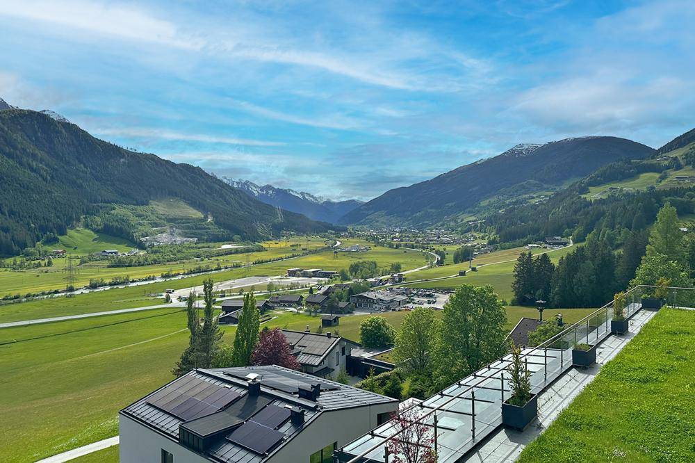 Aussicht vom Balkon auf die Hohen Tauern ....
