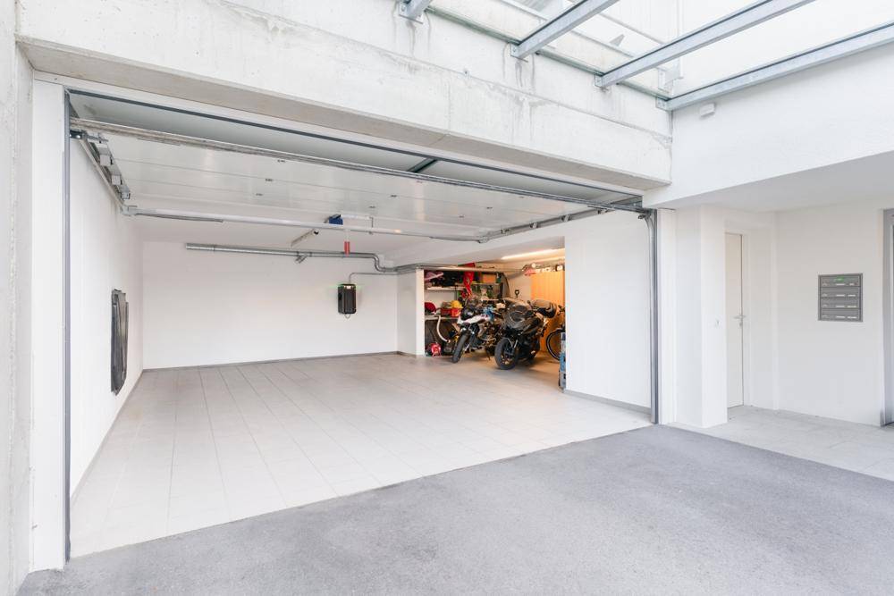 Die großzügig dimensionierte Doppelgarage