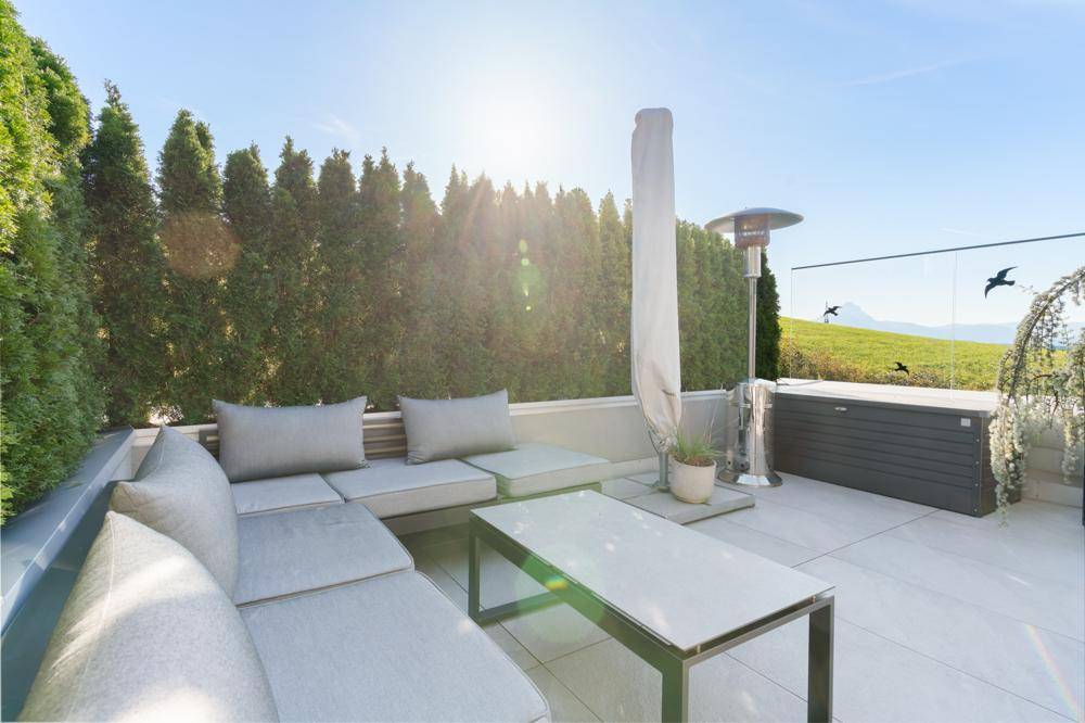 Die Outdoor Lounge lädt zum gemütlichen Verweilen ein