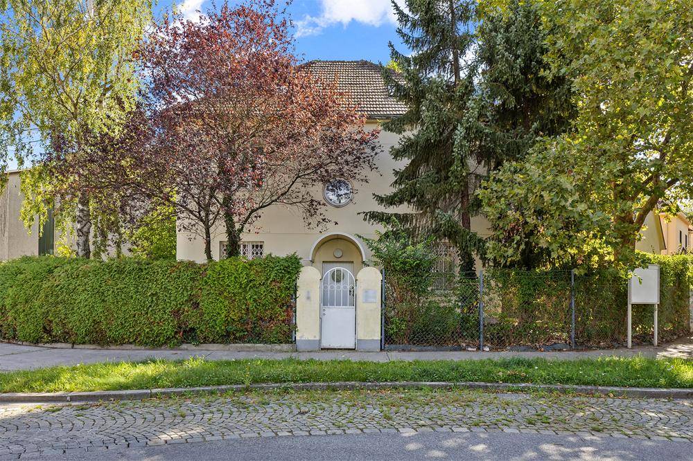Herzlich Willkommen in diesem charaktervollen Haus ...