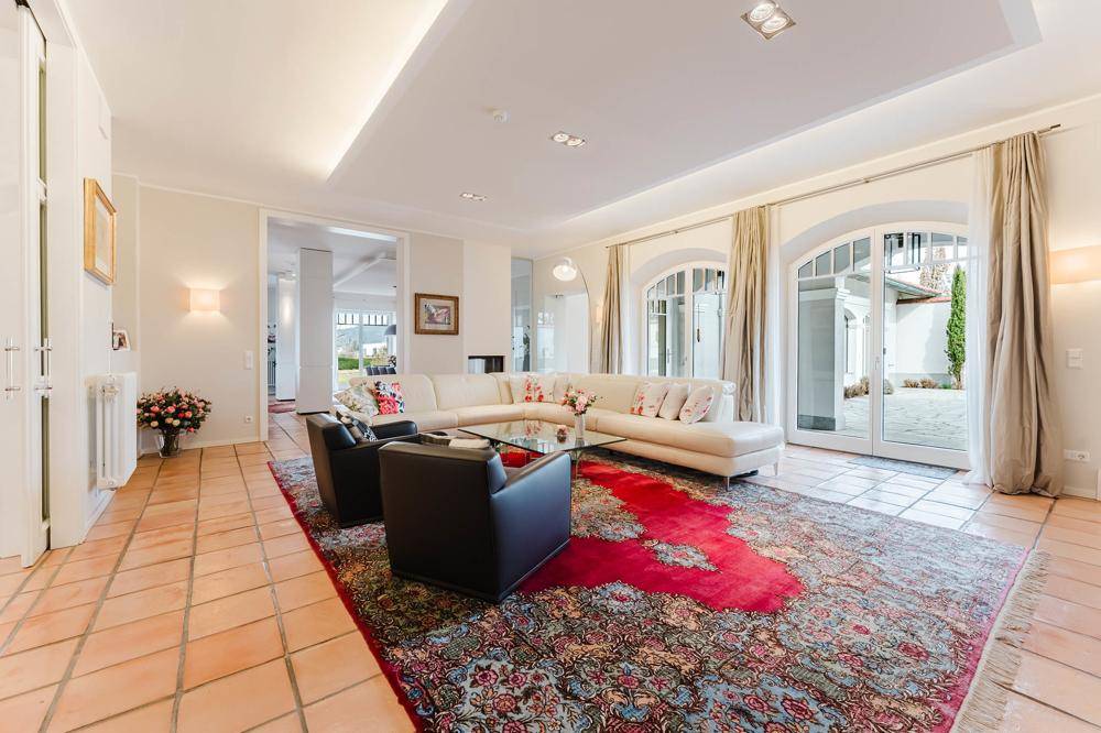 Das stilvolle Wohnzimmer mit offener Sitzlandschaft