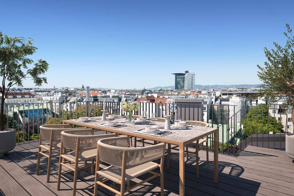 Großzügige Dachterrasse mit Esstisch für gesellige Runden und weitem Blick über die Dächer der Stadt.
