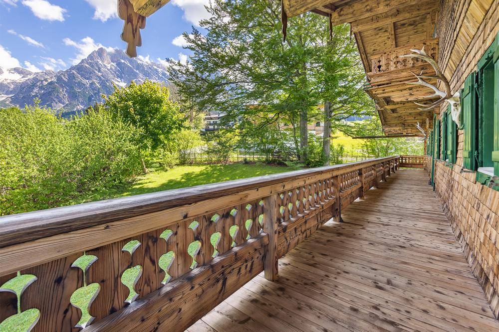 Die Terrasse mit Panoramablick zum Hochkönig