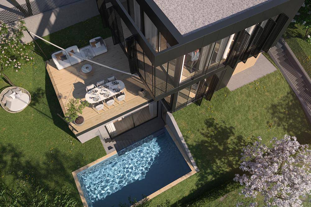 Vogelperspektive einer modernen Villa mit großzügiger Holzterrasse und privatem Swimmingpool.