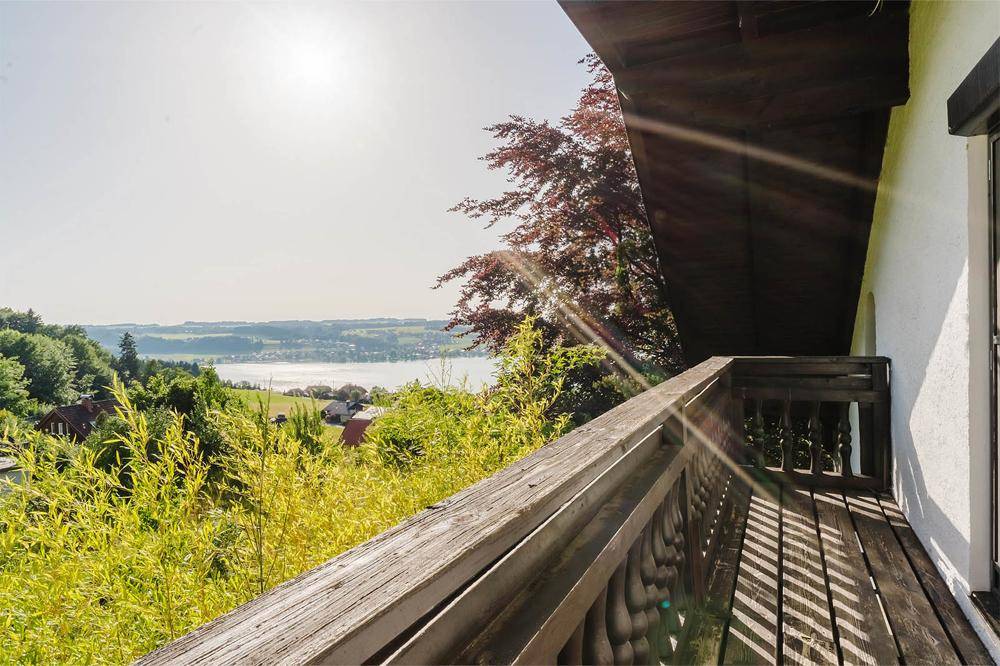 Südwest-Balkon mit freiem Blick über den Mattsee