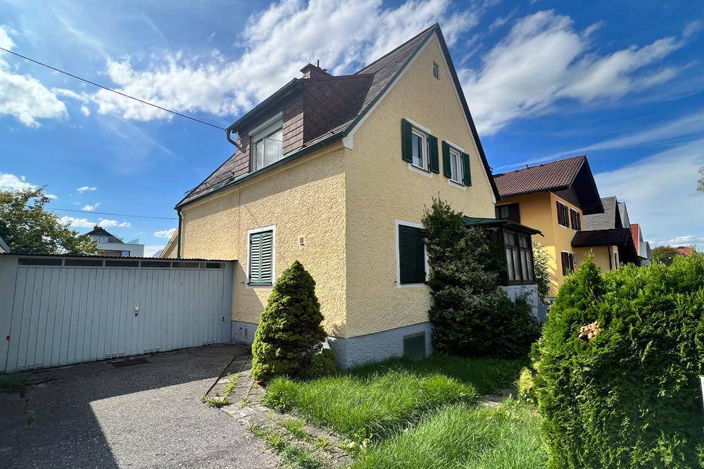 Straßenansicht des Altbestands