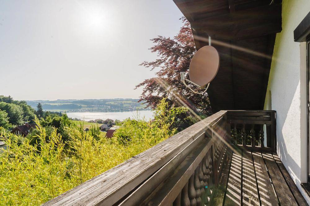 Südwest-Balkon mit freiem Blick über den Mattsee