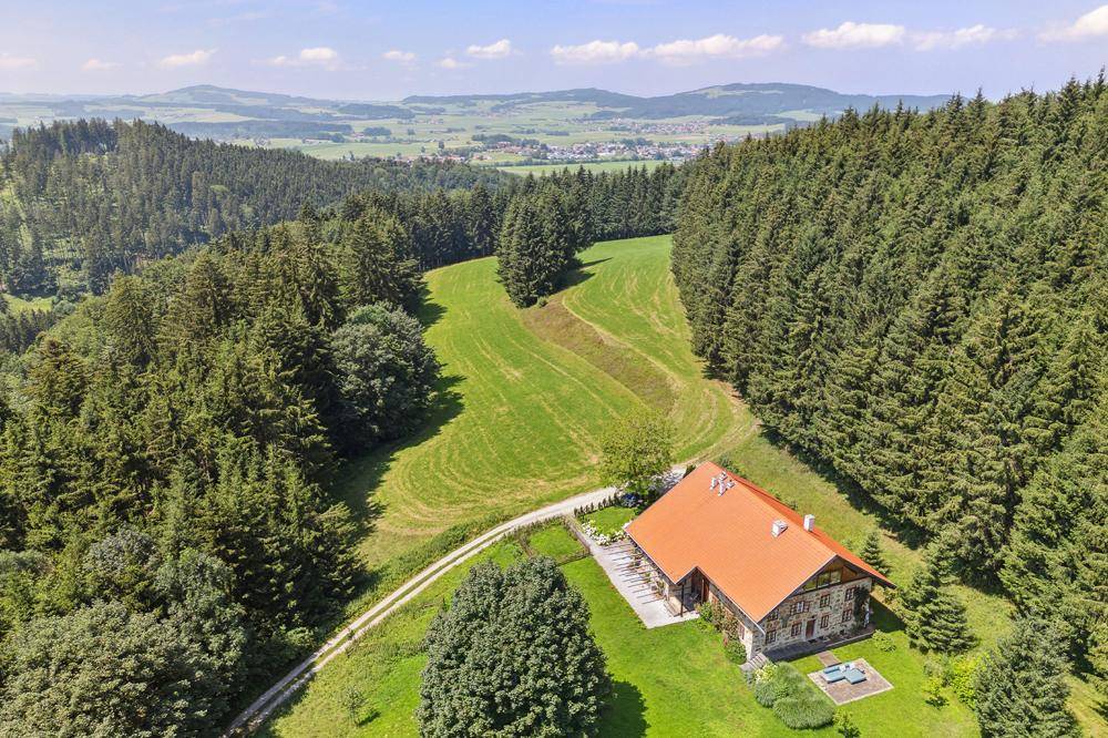 Luftaufnahme des Bauernhauses