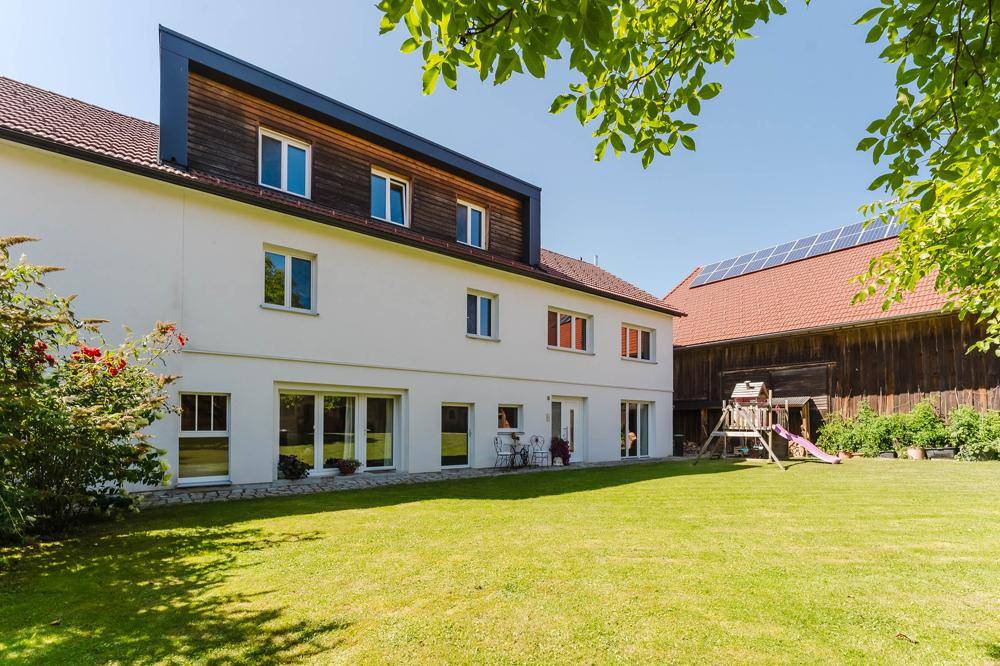 Moderne trifft Historie - Aussenansicht Wohnhaus 2