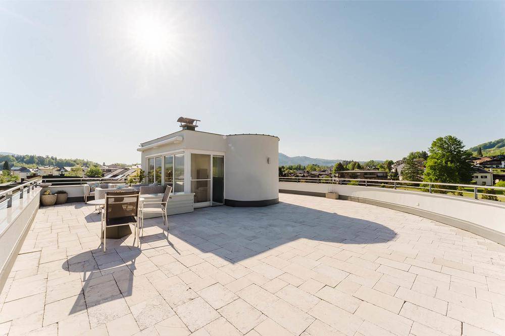 Die rund 103 m² große Dachterrasse mit traumhaftem Panoramablick