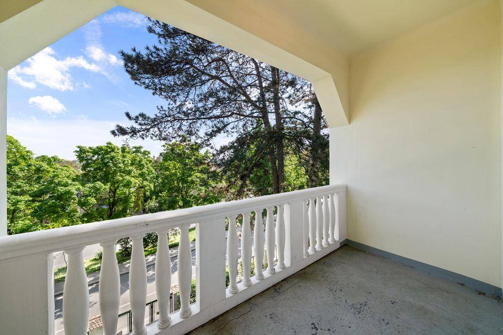 ... mit Zugang zur Loggia