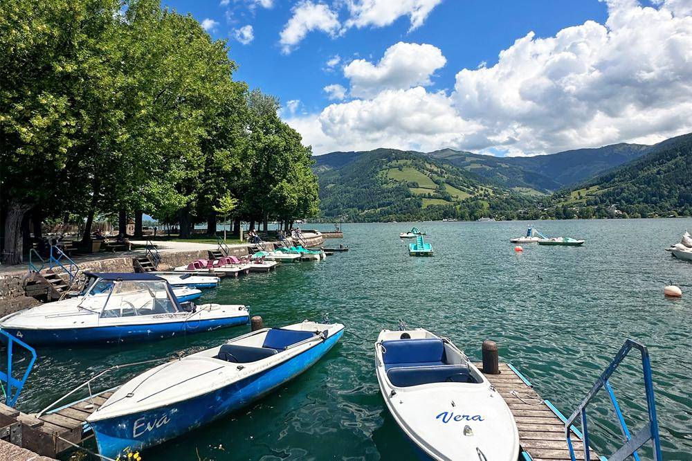 Bootsverleih in Zell am See im Sommer
