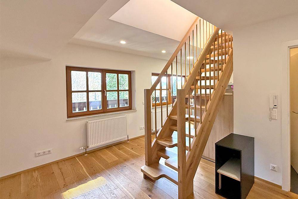 Die Treppe führt in das Obergeschoss