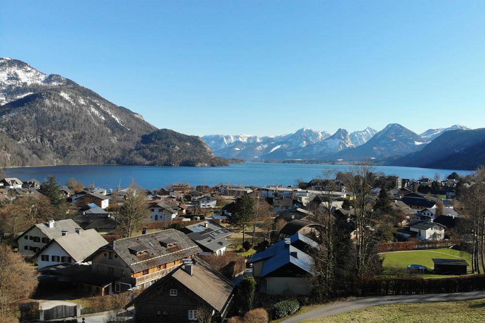 Traumblick in die umliegende Bergwelt ...