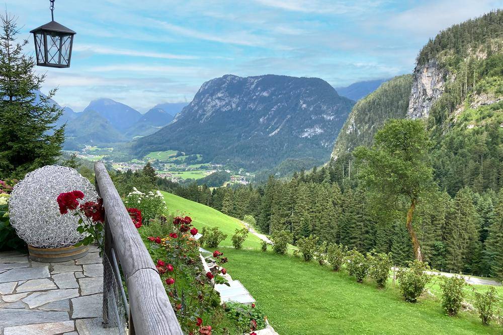 Der traumhafte Blick ins Tal - Sommeraufnahme