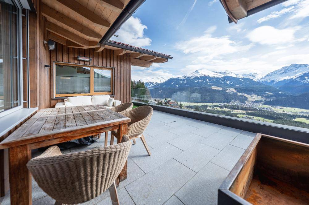 Die Terrasse mit wunderschönem Bergblick