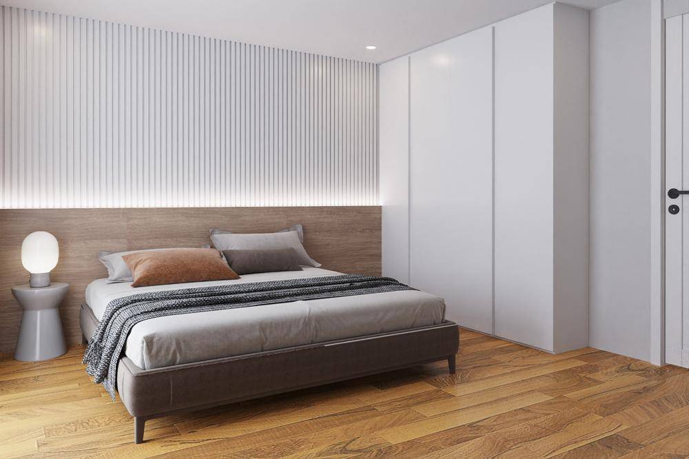 Modernes Schlafzimmer mit Holzboden, weißer Wandverkleidung und integriertem Kleiderschrank.