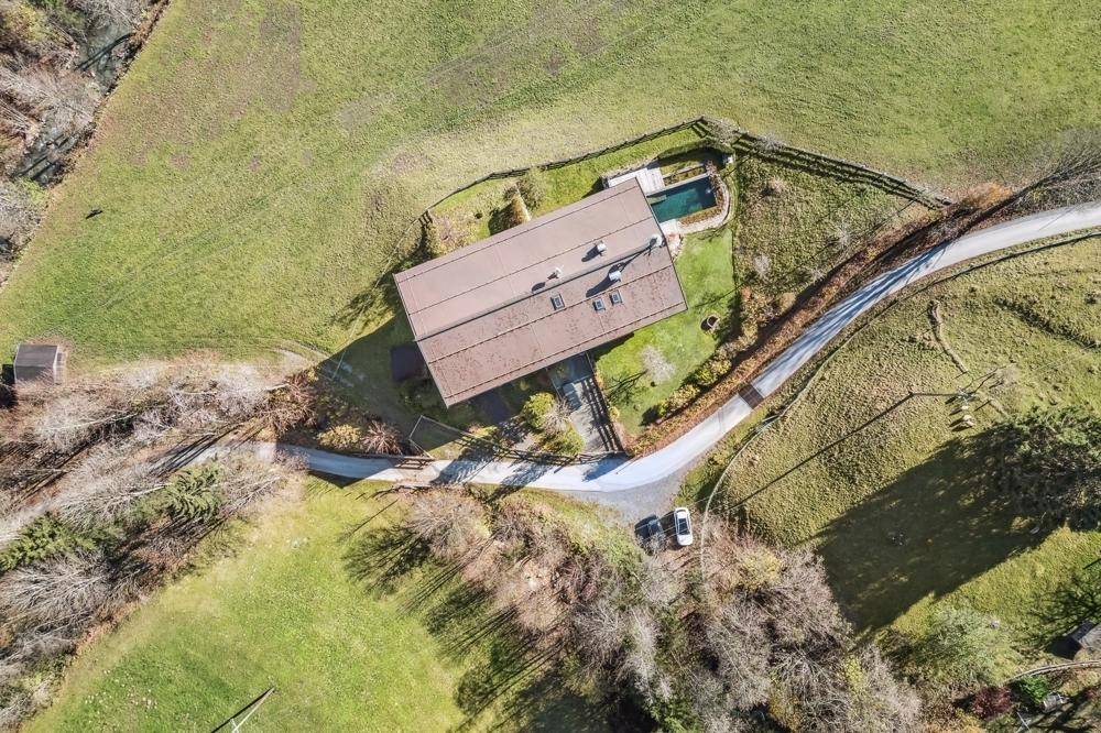 Blick auf die gesamte Liegenschaft aus der Vogelperspektive