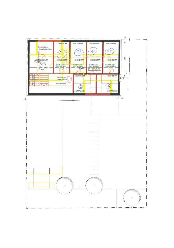 Grundriss der oberen Etage mit Schlafbereichen und offenem Luftraum.