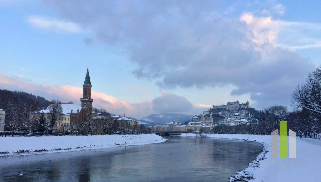 Blick vom Salzachufer auf Innenstadt