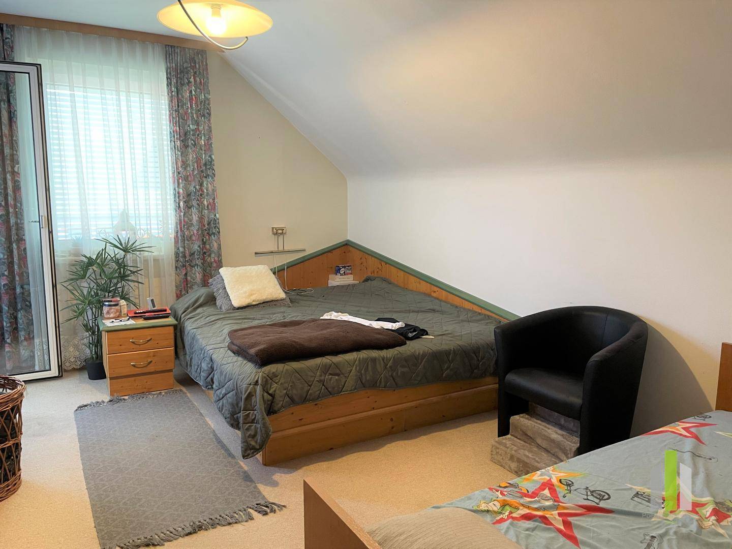 Zimmer 1 mit Zugang zum Balkon