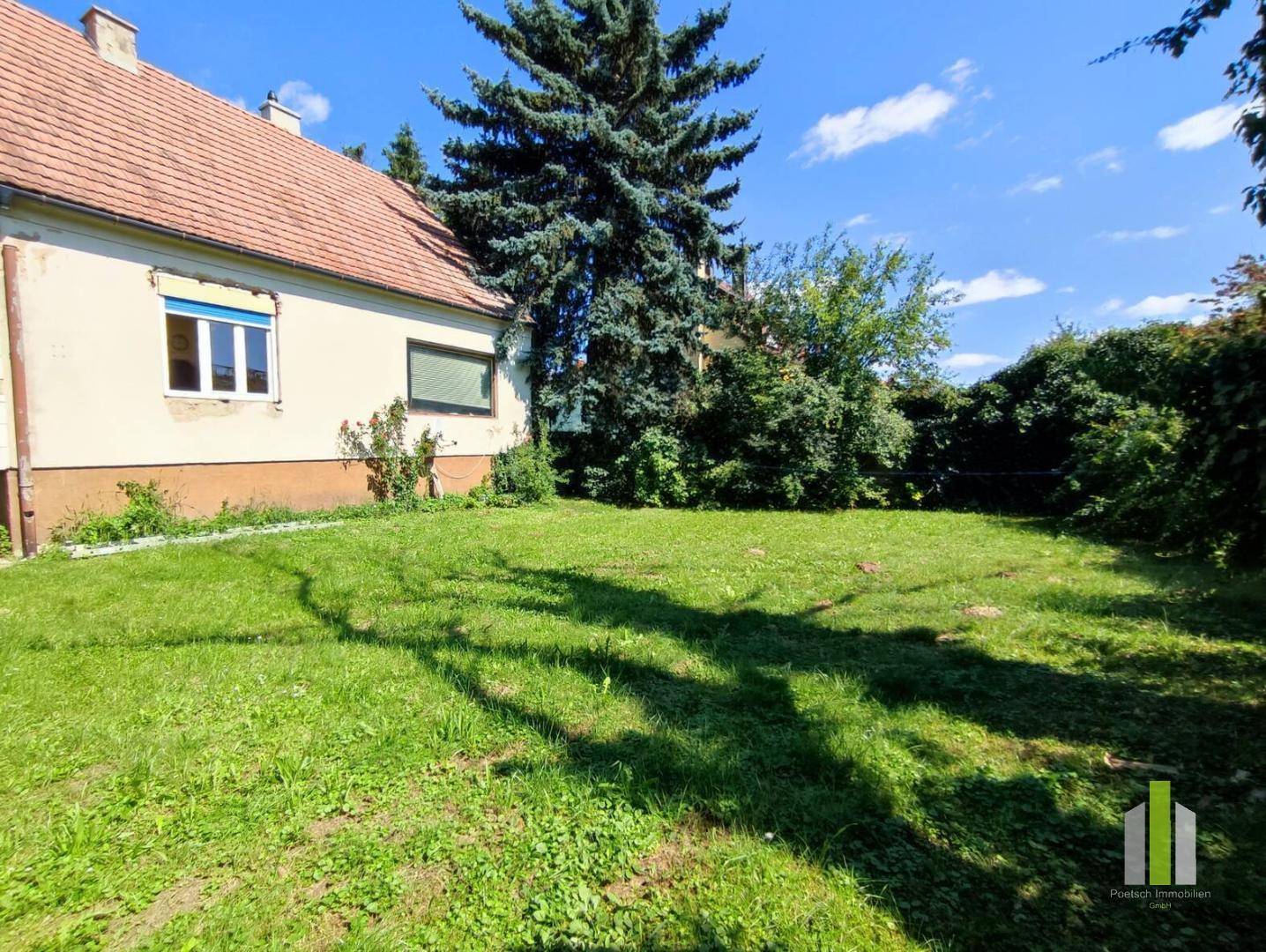 Garten hinter Haus