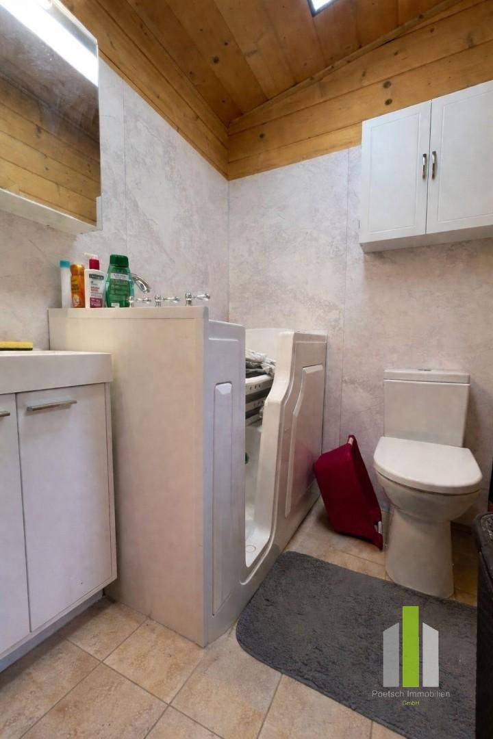 BadWCHolzblockhausSitzbadewanne