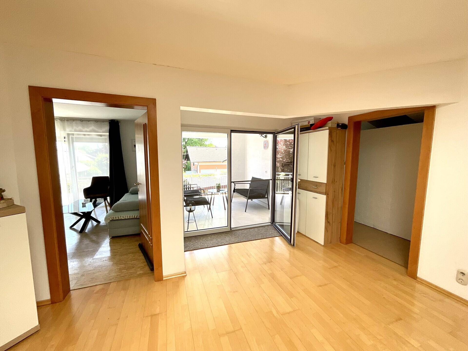 Geräumiges 2-Fam.-Haus in ruhiger Lage mit sonnigem Garten und Garage - Widok 6