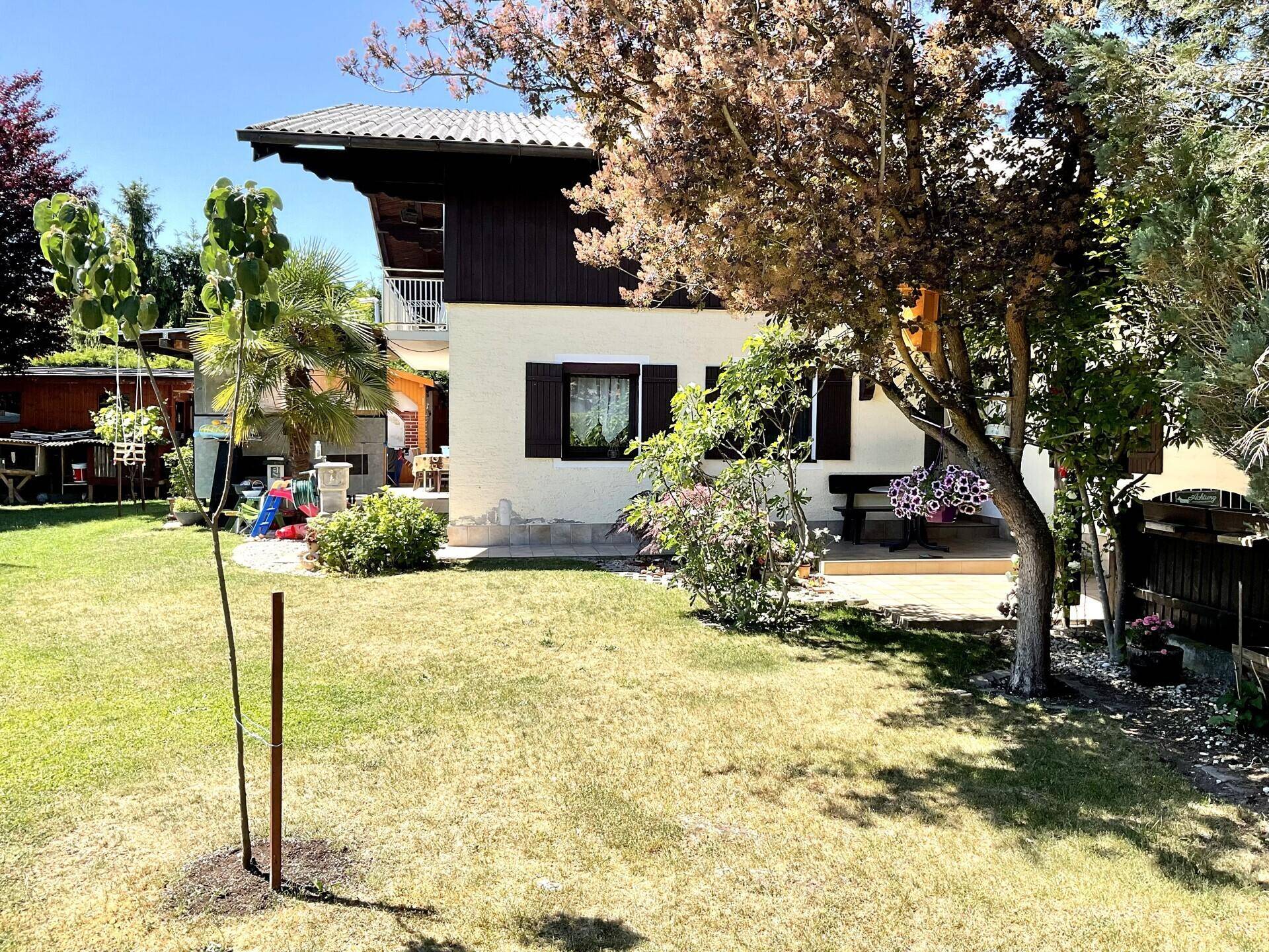Geräumiges 2-Fam.-Haus in ruhiger Lage mit sonnigem Garten und Garage - Widok 5