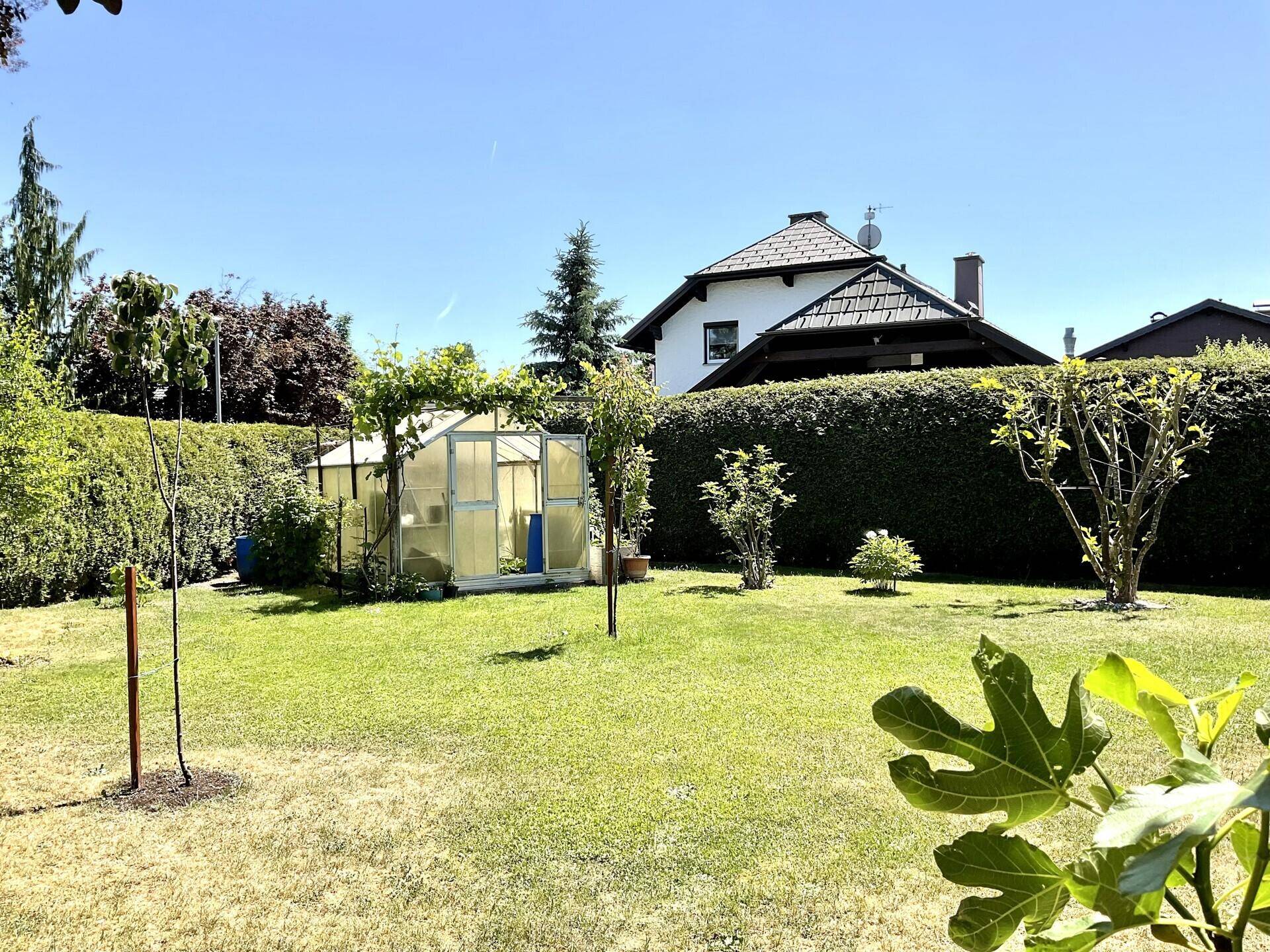 Geräumiges 2-Fam.-Haus in ruhiger Lage mit sonnigem Garten und Garage - Więcej