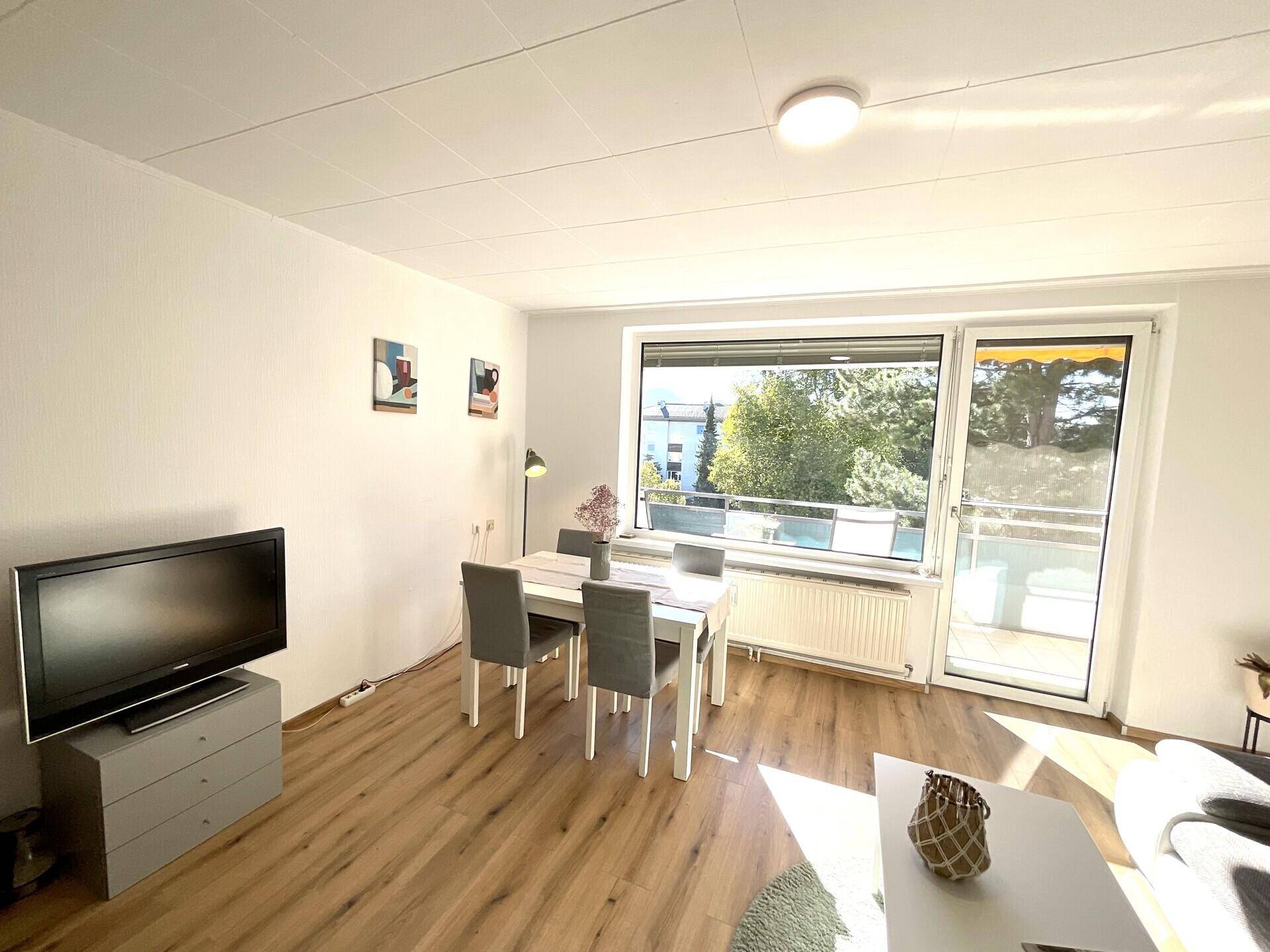 Wohnzimmer mit Essecke