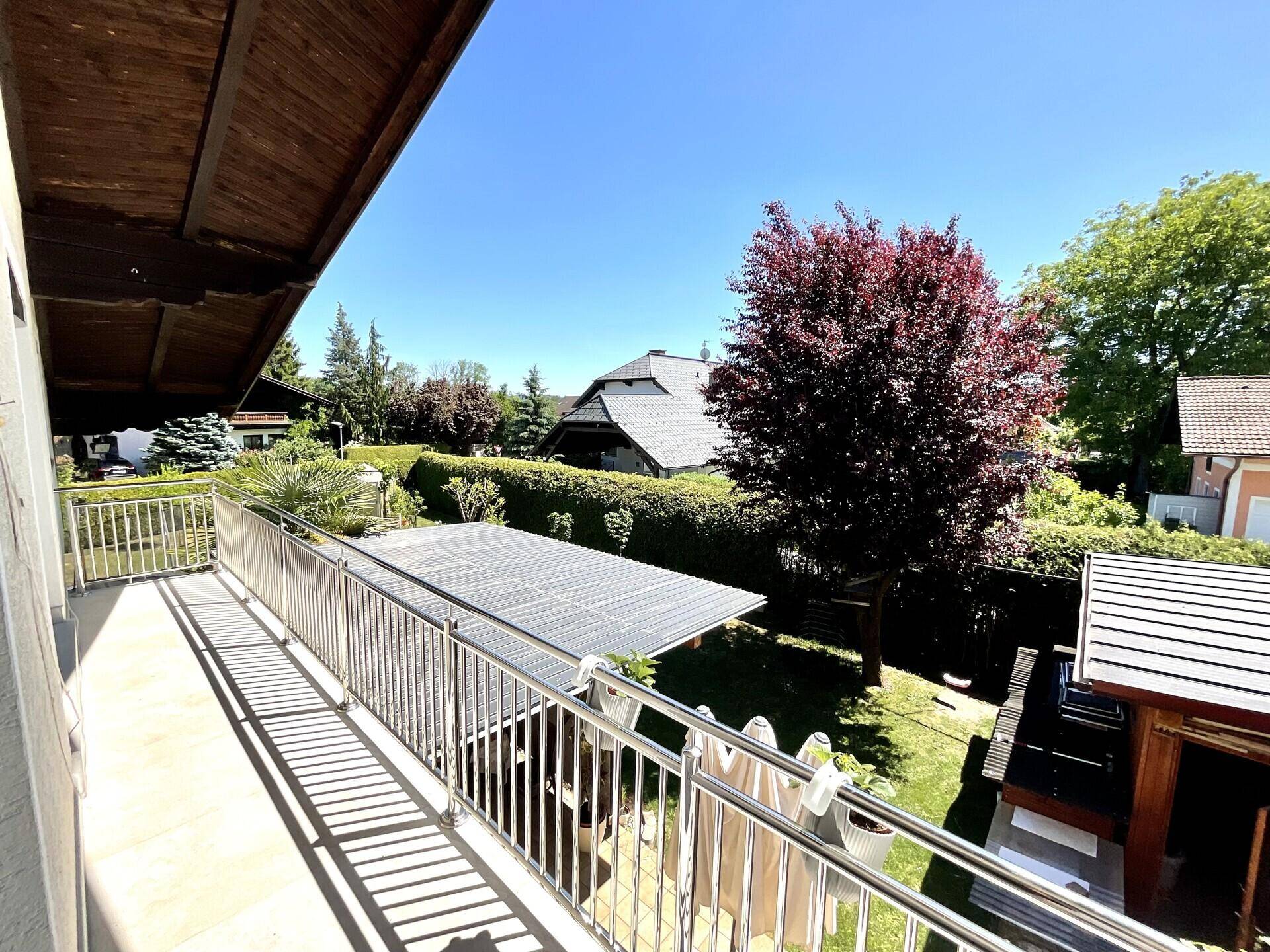 Geräumiges 2-Fam.-Haus in ruhiger Lage mit sonnigem Garten und Garage - Widok 4