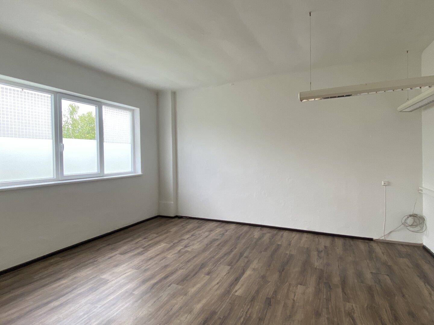 LAGERFLÄCHEN IN GUT ERREICHBARER LAGE - Ansicht 3