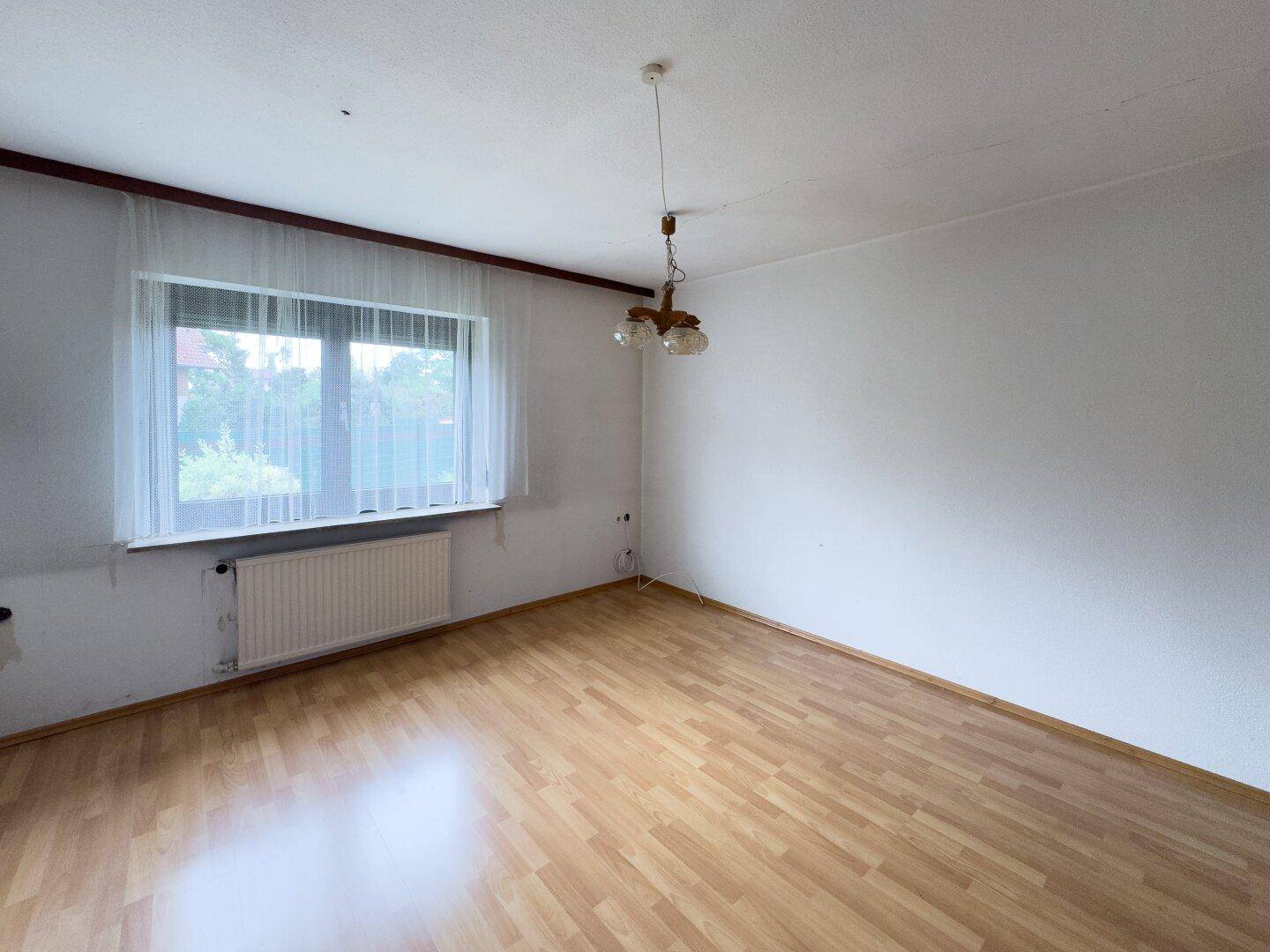 SANIERUNGSBEDÜRFTIGES WOHNHAUS IN BRAUNAU - Widok 3