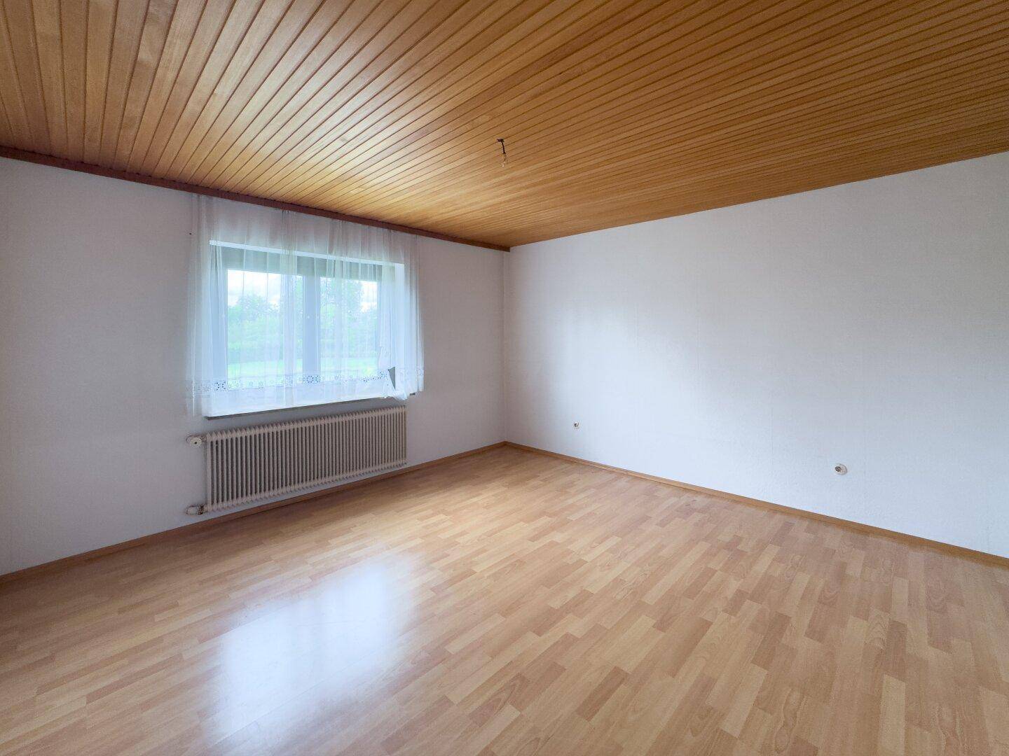 SANIERUNGSBEDÜRFTIGES WOHNHAUS IN BRAUNAU - Widok 5