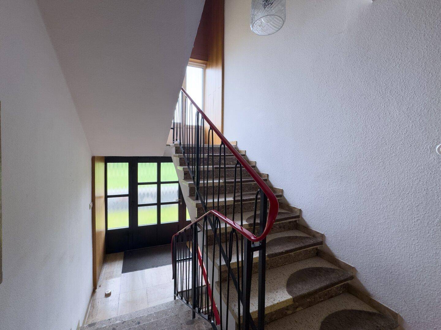 SANIERUNGSBEDÜRFTIGES WOHNHAUS IN BRAUNAU - Więcej