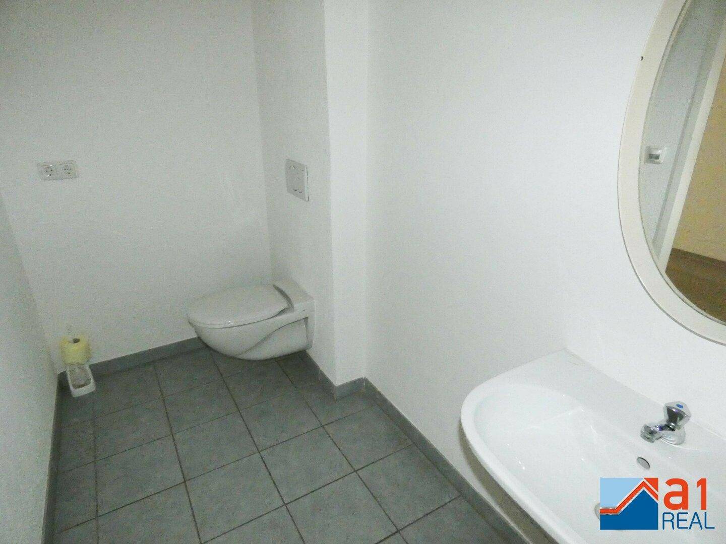 Großzügiger Büroraum zu mieten! - Ansicht 3
