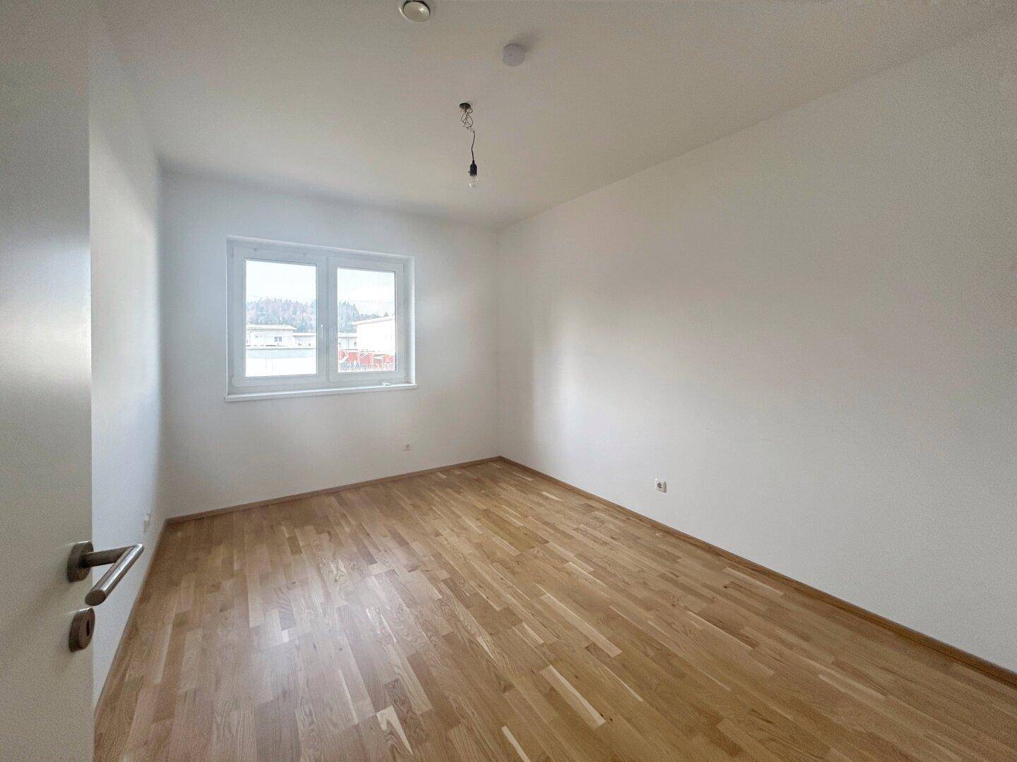 MODERNES REIHENHAUS MIT GARTEN UND GARAGE IN ATTNANG PUCHHEIM - Više