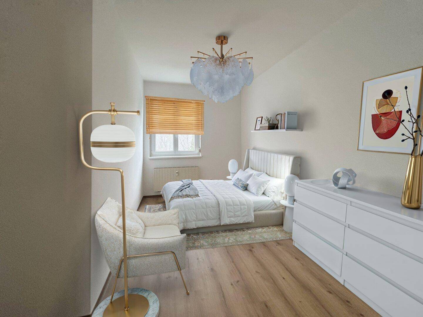 Helles Schlafzimmer mit modernem Holzboden, weißem Bett, stilvoller Kommode und dekorativer Beleuchtung.