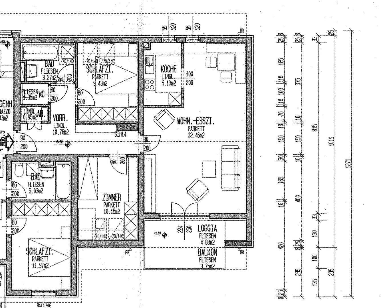 Detaillierter Grundriss einer Wohnung mit Wohn-Essbereich, Küche, Schlafzimmern, Bädern und Loggia.