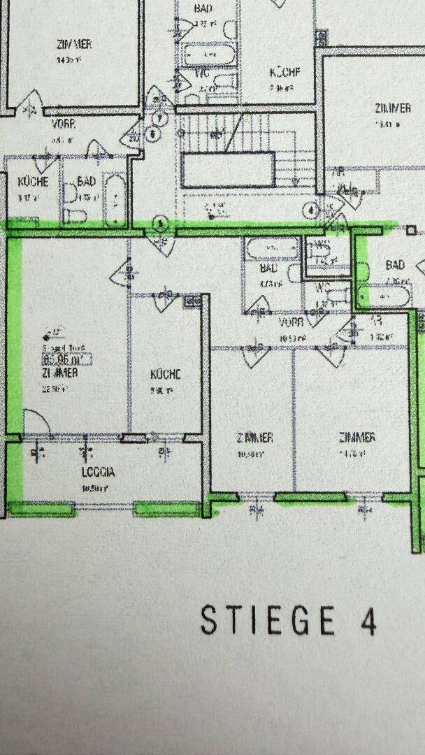 Detaillierter Grundriss mit Raumaufteilung für mehrere Wohneinheiten.